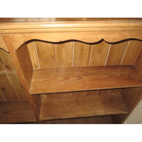 284 - A natural pine bookcase, good usable pre-owned condition. Approximate dimensions height 122cm, width... 