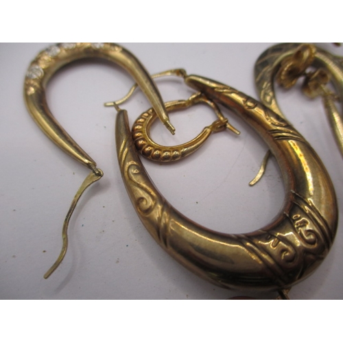 76 - A parcel of gold and yellow metal jewellery items, some  damages, approx. gross parcel weight 32.5g