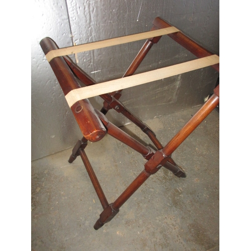 291 - An antique mahogany butler table. Lift off top and collapsible stand. Approximate height 85cm, width... 