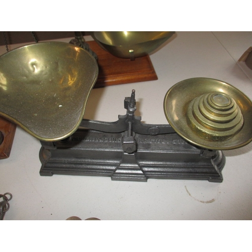 332 - A quantity of Victorian and later balance scales and weights. To include one example by Parnall & So... 