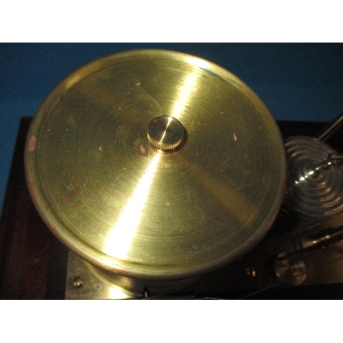 286 - A vintage barograph in mahogany glazed case, in working order with general use-related marks