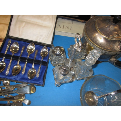 31 - A parcel of general clearance items to include canteen of cutlery cruet sets and boxed spoons, all i... 