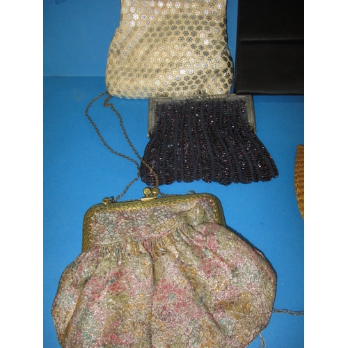 61 - A quantity of vintage evening bags, to include a white metal mesh example, all in used condition