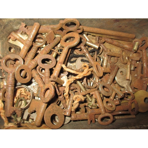 81 - A parcel of antique and later keys, all in used condition with general age-related marks