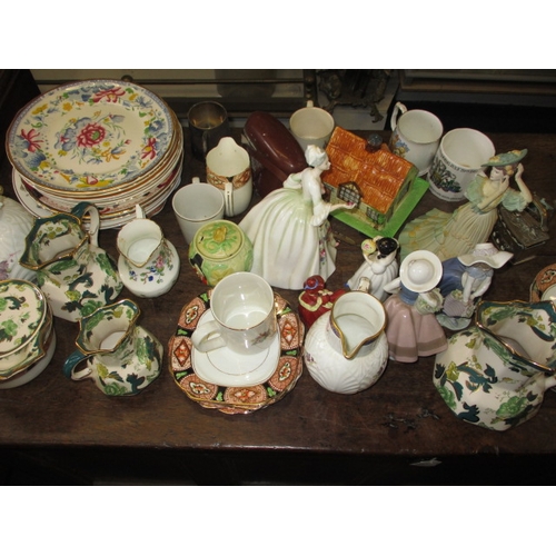 85 - A parcel of general clearance items to include figures by Doulton, Lladro and Coalport, and other ce... 