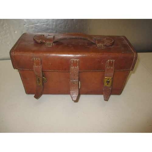 177 - A 1930’s leather shotgun cartridge carrier. In good preowned, useable condition. Approximate size wi... 