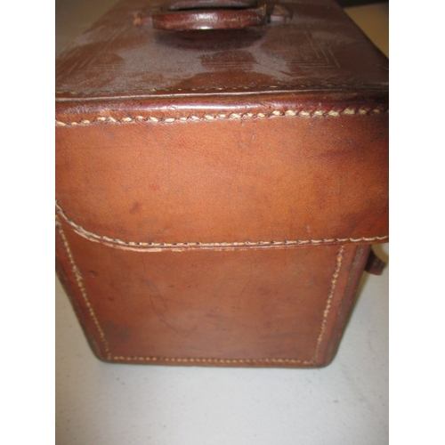 177 - A 1930’s leather shotgun cartridge carrier. In good preowned, useable condition. Approximate size wi... 