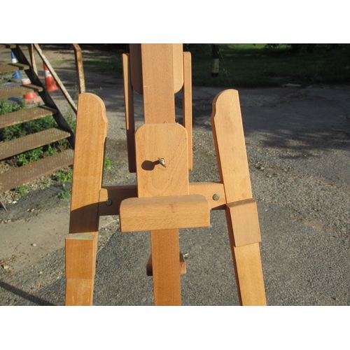 190 - A large floor standing artist easel. Adjustable positions, in useable pre-owned condition.