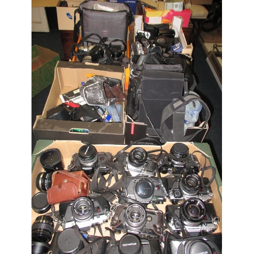 197 - A very large quantity of vintage cameras and accessories, to include A Zeiss Ikon baby box, 35mm rol... 