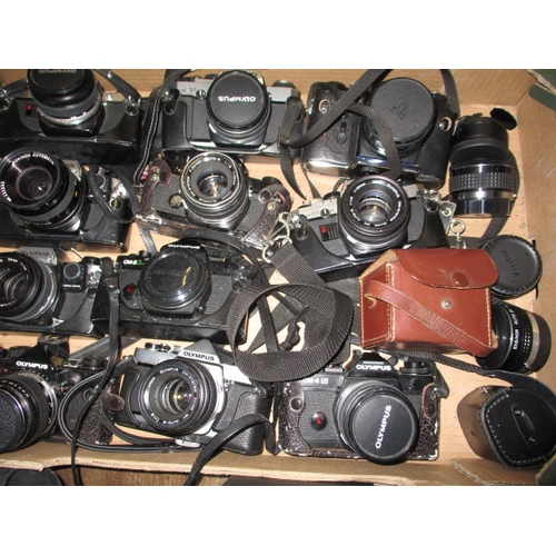 197 - A very large quantity of vintage cameras and accessories, to include A Zeiss Ikon baby box, 35mm rol... 