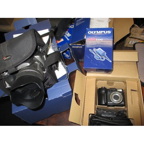 197 - A very large quantity of vintage cameras and accessories, to include A Zeiss Ikon baby box, 35mm rol... 