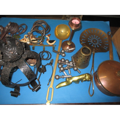 200 - A parcel of vintage metalwares, to include some brass items, all in used condition