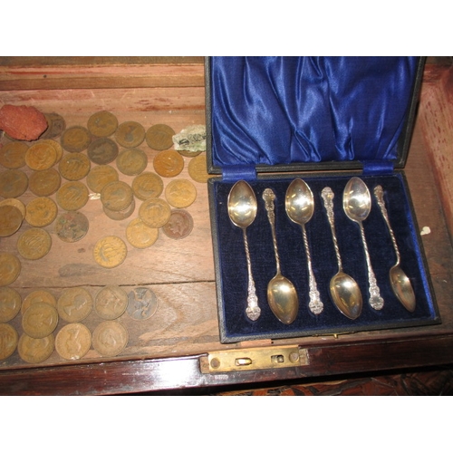 209 - A parcel of miscellanea to include a cased set of 6 silver tea spoons, tins, buttons and tools, all ... 