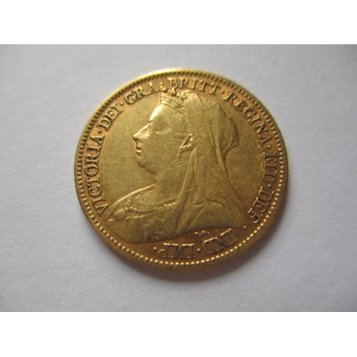 82 - A Victorian gold half sovereign dated 1900, a circulated coin with fine definition of features