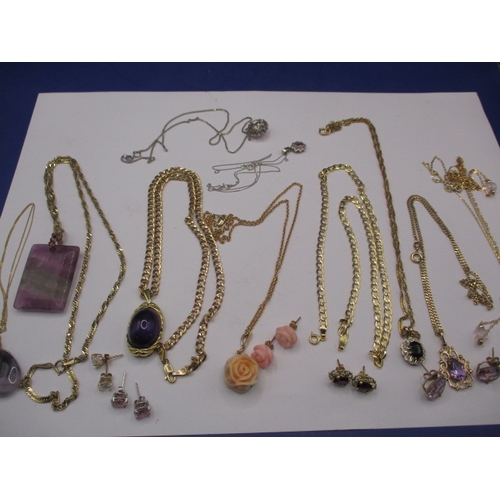 61 - A parcel of gold and yellow metal jewellery items, approx. gross parcel weight 74g, without large st... 