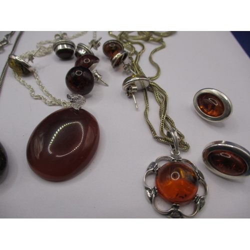 158 - A parcel of vintage costume jewellery, most on silver with Amber and Lapis lazuli, all in used condi... 