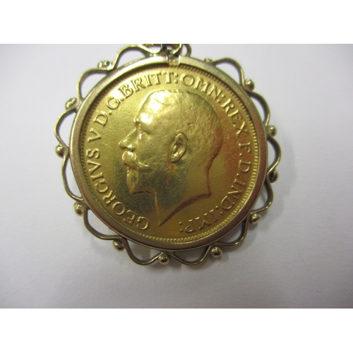 86 - A George V full gold sovereign dated 1913, in 9ct gold pendant mount, a circulated coin with good de... 