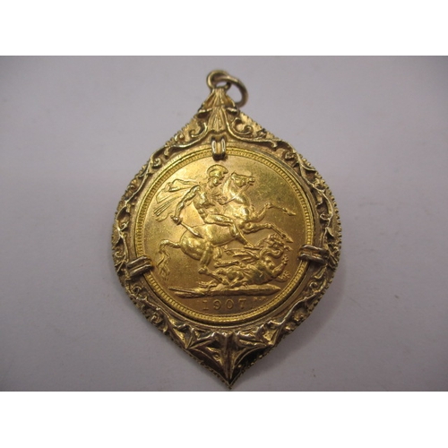 91 - An Edward VII full gold sovereign dated 1907, in 9ct gold pendant mount, a circulated coin with good... 