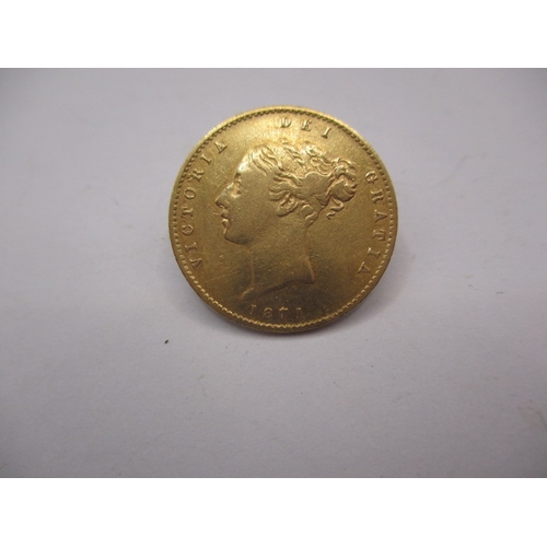 95 - A Victorian gold half sovereign dated 1871, a circulated coin with good definition of features