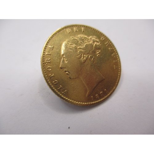 95 - A Victorian gold half sovereign dated 1871, a circulated coin with good definition of features