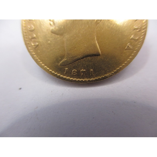 95 - A Victorian gold half sovereign dated 1871, a circulated coin with good definition of features