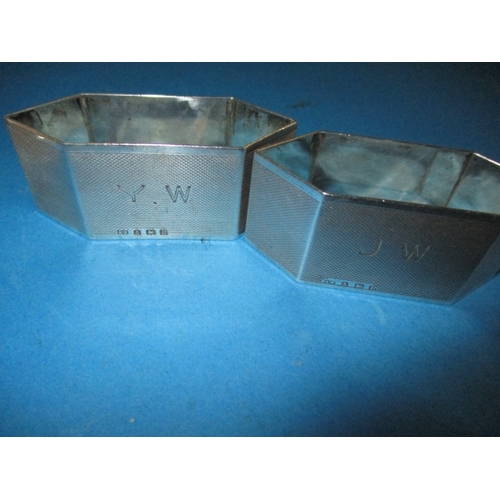 146 - A parcel of sterling silver items, to include a small capstan inkwell, approx. gross parcel weight 2... 