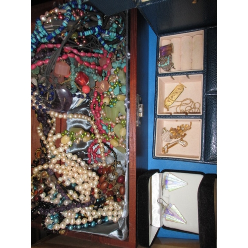 164 - A very large quantity of vintage costume jewellery, all in used condition