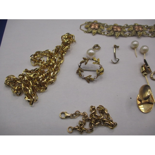 63 - A parcel of American gold and yellow metal jewellery items. Some damages, sold as scrap. Approximate... 