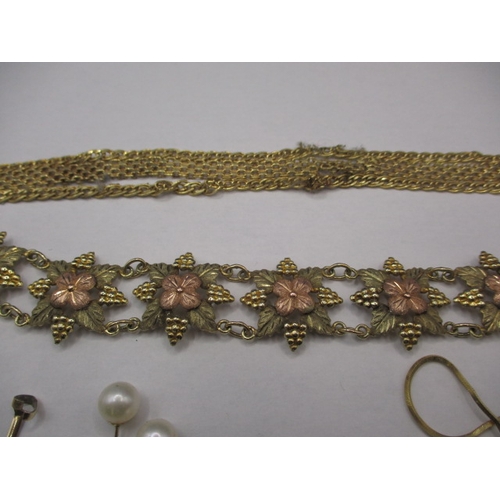 63 - A parcel of American gold and yellow metal jewellery items. Some damages, sold as scrap. Approximate... 