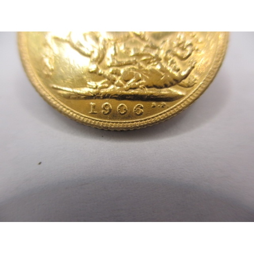 100 - An Edward VII gold sovereign, dated 1906, a good grade bullion coin with fine definition of features