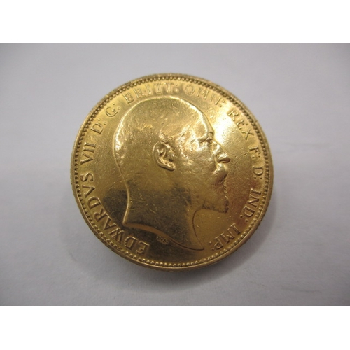 102 - An Edward VII gold sovereign, dated 1904, a good grade bullion coin with fine definition of features