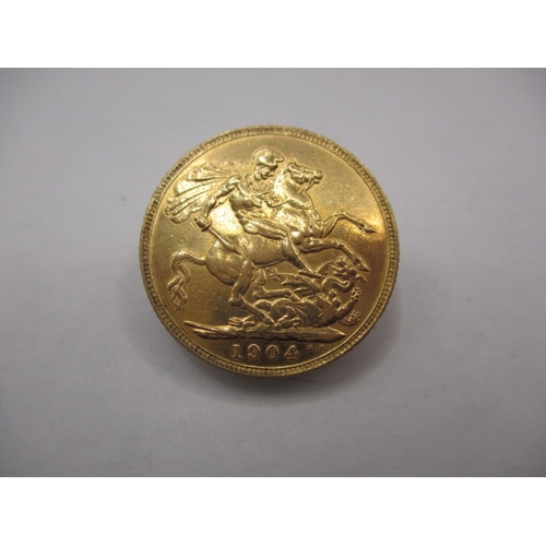 102 - An Edward VII gold sovereign, dated 1904, a good grade bullion coin with fine definition of features