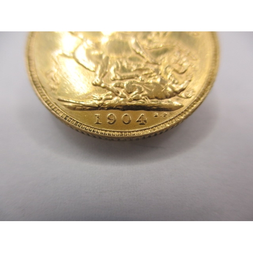 102 - An Edward VII gold sovereign, dated 1904, a good grade bullion coin with fine definition of features