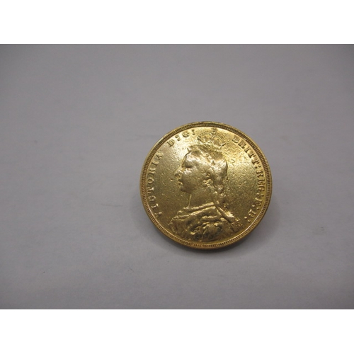 104 - A Victorian gold sovereign dated 1890, a good grade bullion coin with fine definition of features