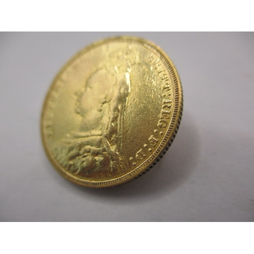 104 - A Victorian gold sovereign dated 1890, a good grade bullion coin with fine definition of features