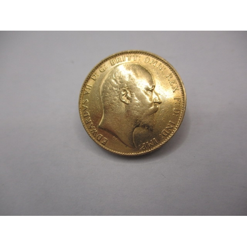 107 - An Edward VII gold sovereign, dated 1910, a good grade bullion coin with fine definition of features