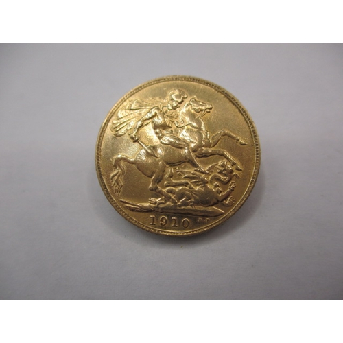 107 - An Edward VII gold sovereign, dated 1910, a good grade bullion coin with fine definition of features