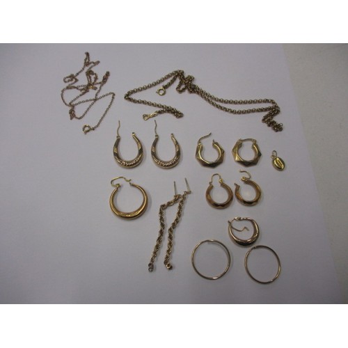 65 - A parcel of gold and yellow metal jewellery items, approx. gross parcel weight 17.3g, odd earrings a... 