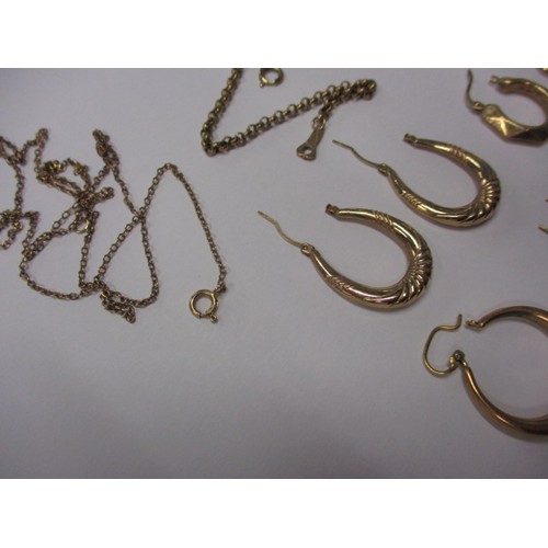 65 - A parcel of gold and yellow metal jewellery items, approx. gross parcel weight 17.3g, odd earrings a... 