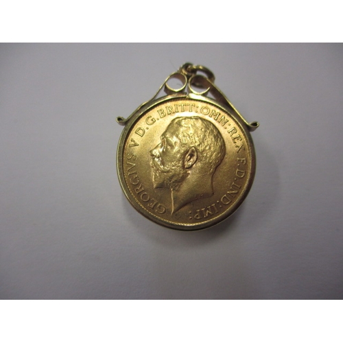 118 - A George V gold half sovereign in pendant mount, approx. gross weight 4.8g, in good circulated condi... 