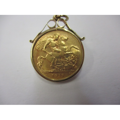 118 - A George V gold half sovereign in pendant mount, approx. gross weight 4.8g, in good circulated condi... 