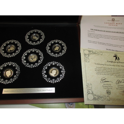 134 - A set of 6 platinum commemorative coins dated 2022, showing the various portraits of Queen Elizabeth... 