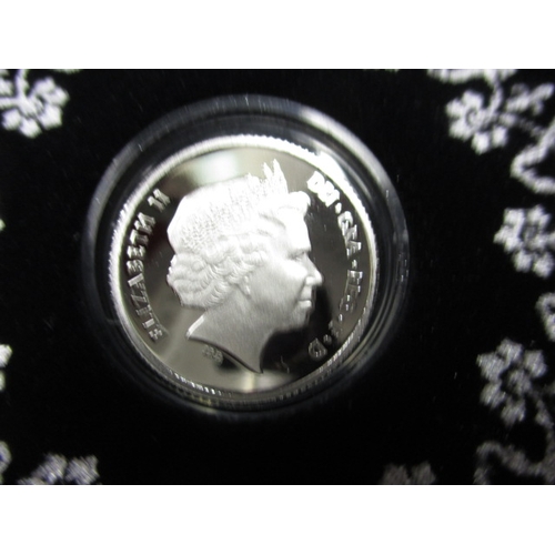 134 - A set of 6 platinum commemorative coins dated 2022, showing the various portraits of Queen Elizabeth... 