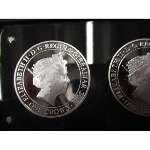 135 - A set of five .999 silver commemorative crowns, in presentation box with certificate