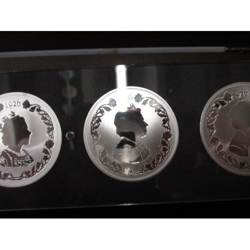 135 - A set of five .999 silver commemorative crowns, in presentation box with certificate