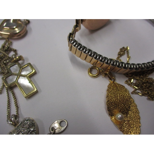 172 - A parcel of vintage jewellery and watches, to include gold, silver and yellow metal items, all in us... 