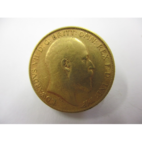 132 - A Edward VII gold half sovereign dated 1905, a circulated coin with good definition of features