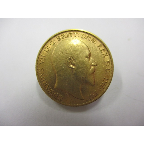 132 - A Edward VII gold half sovereign dated 1905, a circulated coin with good definition of features