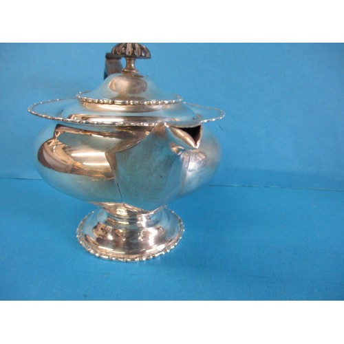 151 - An antique Sterling silver teapot, Chester marks for 1911, approx. gross weight 458.6g, in pre-owned... 