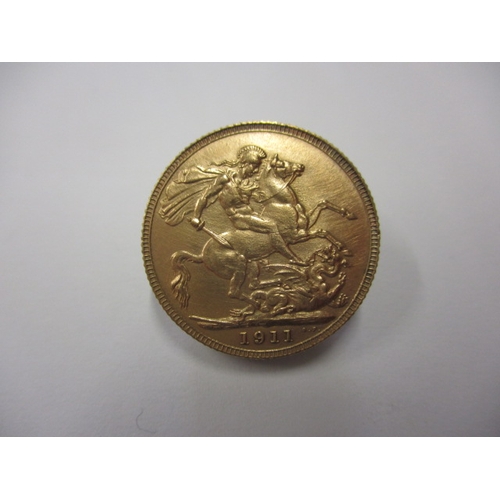 119 - A George V full gold sovereign dated 1911, a circulated coin with good definition of features